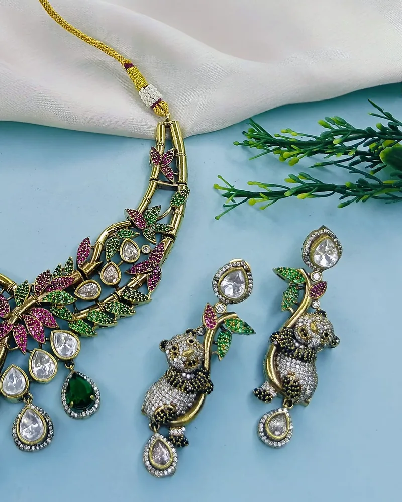 Dhara Necklace Set — second view